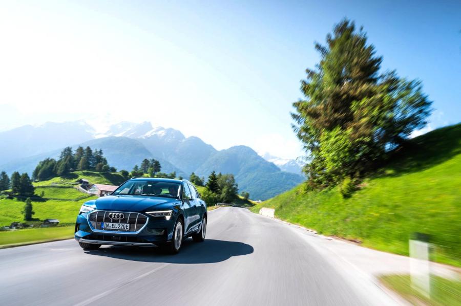  Audi e-tron 55 Quattro 2019 года  (WW) (фото 434 из 452)